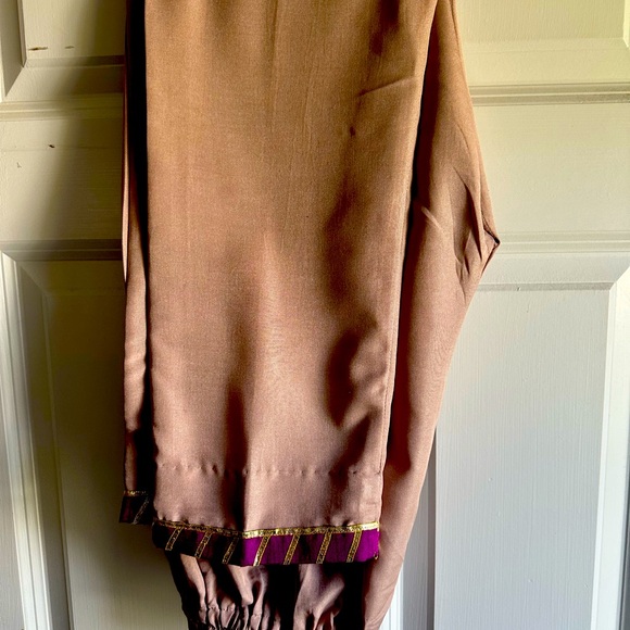 Pakistani Designer’s Asim Jofa 4 piece luxury fully embroidered suit - Picture 12 of 13